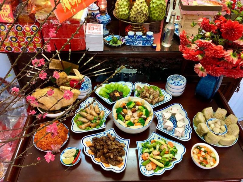 Không mặc màu đen trắng khi xuất hành