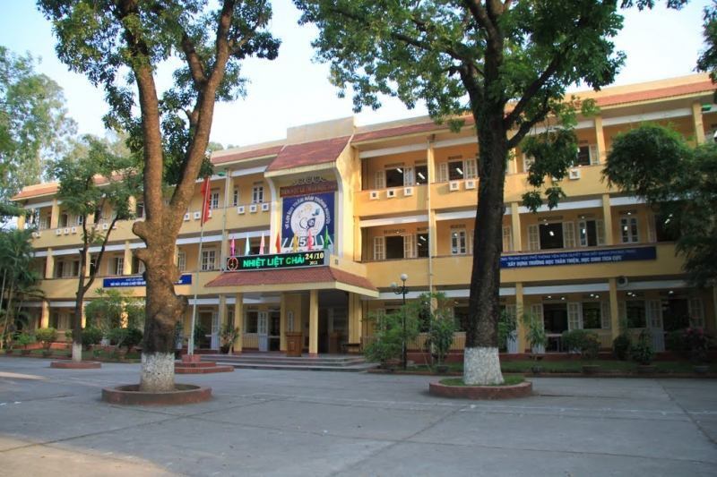 Trường THPT Yên Hòa